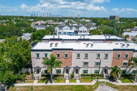 Touwnhouse à louer à Tampa, Floride: 4 chambres, 205.31 m2 № 2398938 - photo 3