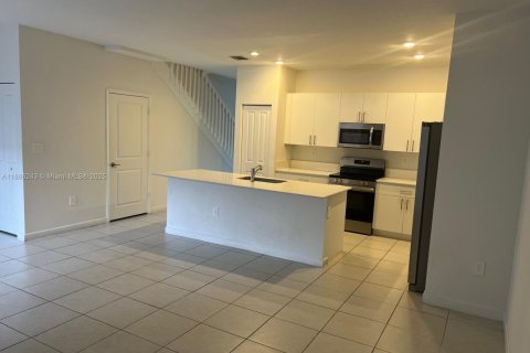 Touwnhouse à louer à Miami, Floride: 4 chambres, 173.91 m2 № 1933248 - photo 9