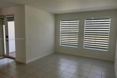 Touwnhouse à louer à Miami, Floride: 4 chambres, 173.91 m2 № 1933248 - photo 5