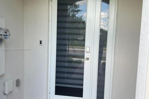 Touwnhouse à louer à Miami, Floride: 4 chambres, 173.91 m2 № 1933248 - photo 3