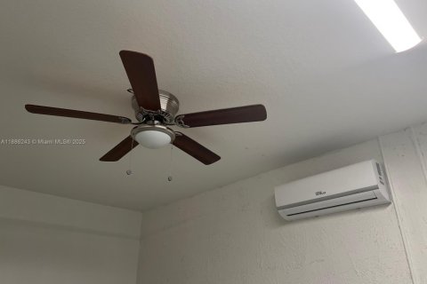 Touwnhouse à louer à Miami, Floride: 4 chambres, 173.91 m2 № 1933248 - photo 21