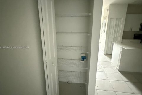 Touwnhouse à louer à Miami, Floride: 4 chambres, 173.91 m2 № 1933248 - photo 23