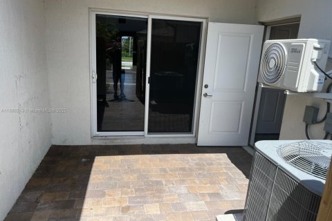 Touwnhouse à louer à Miami, Floride: 4 chambres, 173.91 m2 № 1933248 - photo 19