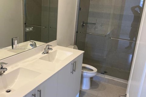 Touwnhouse à louer à Miami, Floride: 4 chambres, 173.91 m2 № 1933248 - photo 15