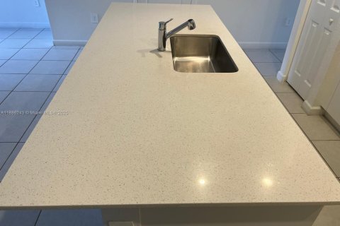 Touwnhouse à louer à Miami, Floride: 4 chambres, 173.91 m2 № 1933248 - photo 12