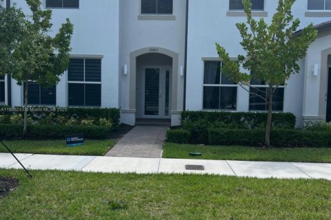 Touwnhouse à louer à Miami, Floride: 4 chambres, 173.91 m2 № 1933248 - photo 1