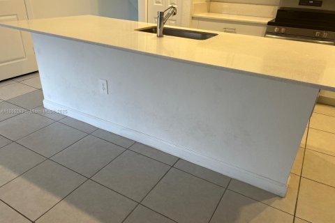 Touwnhouse à louer à Miami, Floride: 4 chambres, 173.91 m2 № 1933248 - photo 11