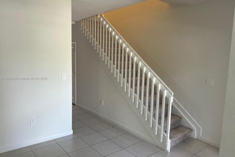 Touwnhouse à louer à Miami, Floride: 4 chambres, 173.91 m2 № 1933248 - photo 6