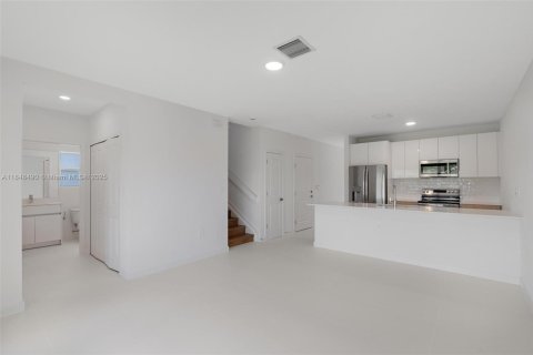 Copropriété à vendre à Miami-Dade, Floride: 5 chambres, 212.93 m2 № 1854911 - photo 16
