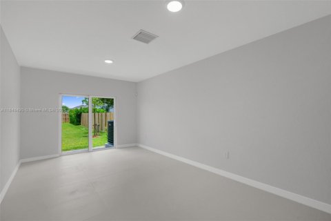 Copropriété à vendre à Miami-Dade, Floride: 5 chambres, 212.93 m2 № 1854911 - photo 13