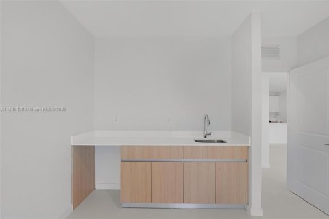 Copropriété à vendre à Miami-Dade, Floride: 5 chambres, 212.93 m2 № 1854911 - photo 14