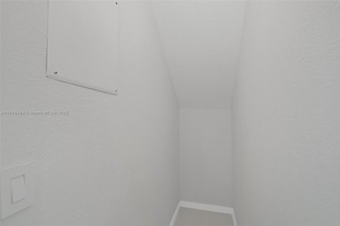 Copropriété à vendre à Miami-Dade, Floride: 5 chambres, 212.93 m2 № 1854911 - photo 17