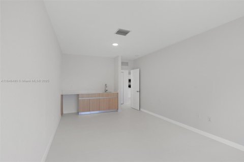 Copropriété à vendre à Miami-Dade, Floride: 5 chambres, 212.93 m2 № 1854911 - photo 12