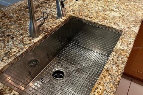 Condominio en alquiler en Sarasota, Florida, 2 dormitorios, 132.29 m2 № 1909406 - foto 11