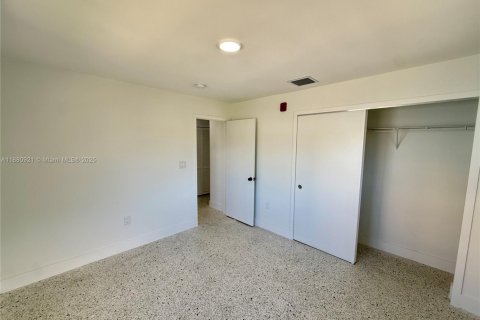 Condominio en alquiler en Miami, Florida, 2 dormitorios, 74.32 m2 № 1978013 - foto 9