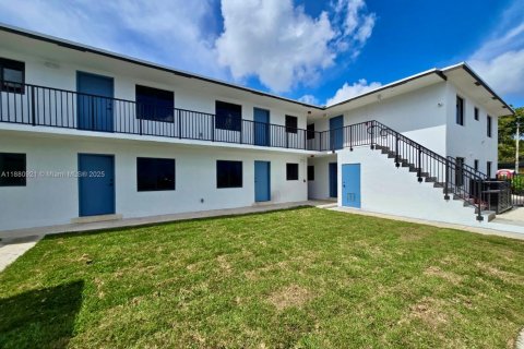 Condominio en alquiler en Miami, Florida, 2 dormitorios, 74.32 m2 № 1978013 - foto 1