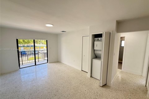 Condominio en alquiler en Miami, Florida, 2 dormitorios, 74.32 m2 № 1978013 - foto 3
