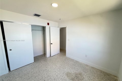 Condominio en alquiler en Miami, Florida, 2 dormitorios, 74.32 m2 № 1978013 - foto 10