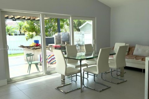 House in Coral Springs, Florida 4 bedrooms, 212.37 sq.m. № 1865504 - photo 6