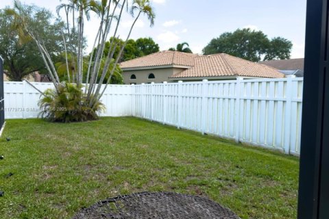 House in Coral Springs, Florida 4 bedrooms, 212.37 sq.m. № 1865504 - photo 17