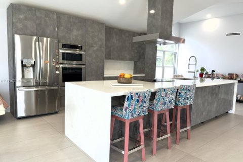 House in Coral Springs, Florida 4 bedrooms, 212.37 sq.m. № 1865504 - photo 4