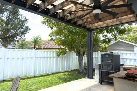 House in Coral Springs, Florida 4 bedrooms, 212.37 sq.m. № 1865504 - photo 15