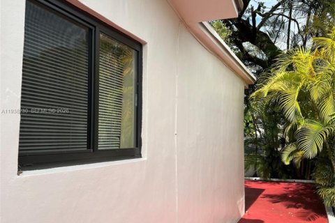 House in Miami, Florida 3 bedrooms, 147.62 sq.m. № 1995956 - photo 29