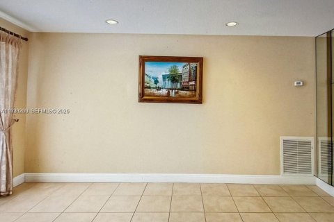 Villa ou maison à vendre à Miami, Floride: 3 chambres, 147.62 m2 № 1995956 - photo 5