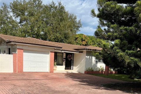 Villa ou maison à vendre à Miami, Floride: 3 chambres, 147.62 m2 № 1995956 - photo 4