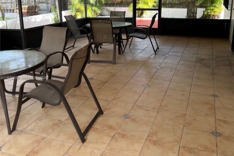 Villa ou maison à vendre à Miami, Floride: 3 chambres, 147.62 m2 № 1995956 - photo 18