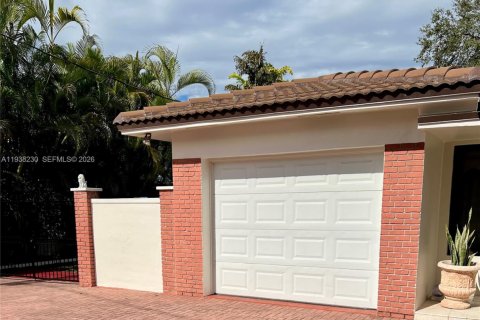 Villa ou maison à vendre à Miami, Floride: 3 chambres, 147.62 m2 № 1995956 - photo 2