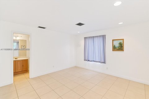 Villa ou maison à vendre à Miami, Floride: 3 chambres, 147.62 m2 № 1995956 - photo 13