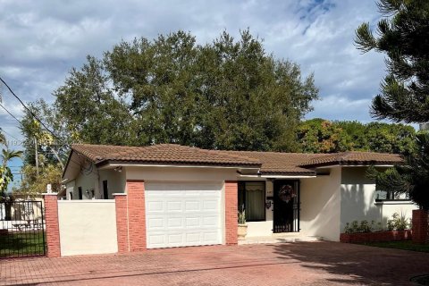 Villa ou maison à vendre à Miami, Floride: 3 chambres, 147.62 m2 № 1995956 - photo 3