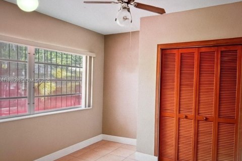 Villa ou maison à vendre à Miami, Floride: 3 chambres, 147.62 m2 № 1995956 - photo 14