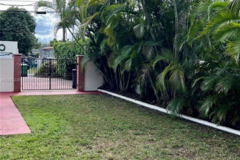 Villa ou maison à vendre à Miami, Floride: 3 chambres, 147.62 m2 № 1995956 - photo 19