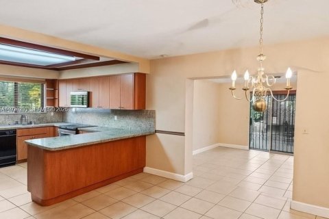 Villa ou maison à vendre à Miami, Floride: 3 chambres, 147.62 m2 № 1995956 - photo 9