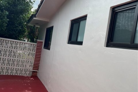 Villa ou maison à vendre à Miami, Floride: 3 chambres, 147.62 m2 № 1995956 - photo 24