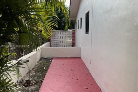 Villa ou maison à vendre à Miami, Floride: 3 chambres, 147.62 m2 № 1995956 - photo 26