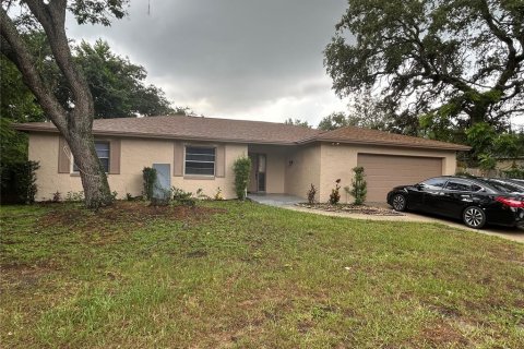 House in Orlando, Florida 5 bedrooms, 176.33 sq.m. № 2279966