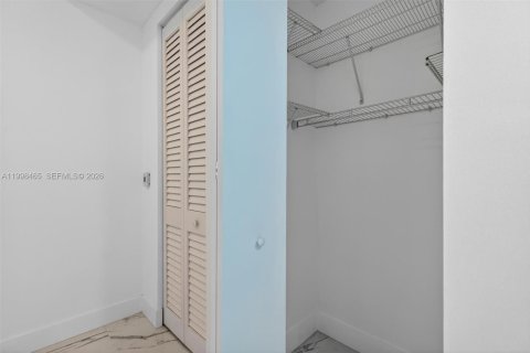 Copropriété à vendre à Miami, Floride: 1 chambre, 71.81 m2 № 2060889 - photo 25