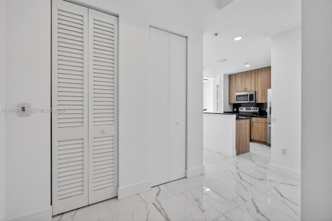 Copropriété à vendre à Miami, Floride: 1 chambre, 71.81 m2 № 2060889 - photo 18