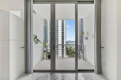 Copropriété à vendre à Miami, Floride: 1 chambre, 71.81 m2 № 2060889 - photo 2