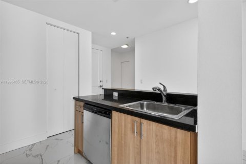 Copropriété à vendre à Miami, Floride: 1 chambre, 71.81 m2 № 2060889 - photo 13