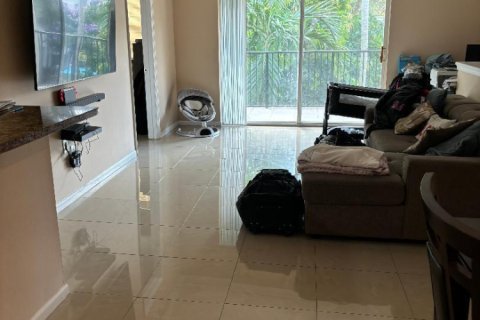 Condominio en alquiler en Coral Springs, Florida, 3 dormitorios, 126.07 m2 № 2086239 - foto 4