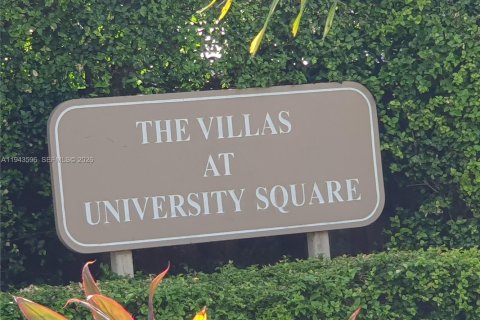 Townhouse in Miami, Florida 2 bedrooms, 76.92 sq.m. № 2000375