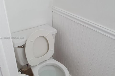 Снять в аренду таунхаус в Майами, Флорида 2 спальни, 76.92м2, № 2000375 - фото 10