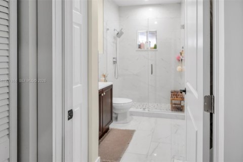 Villa ou maison à louer à Miami, Floride: 4 chambres, 154.96 m2 № 2046072 - photo 6