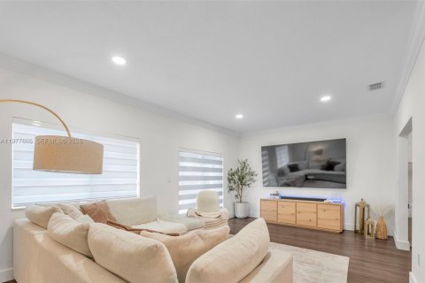 Villa ou maison à louer à Miami, Floride: 4 chambres, 154.96 m2 № 2046072 - photo 15