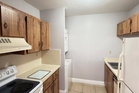 Condominio en venta en Hialeah, Florida, 1 dormitorio, 67.35 m2 № 2014166 - foto 8