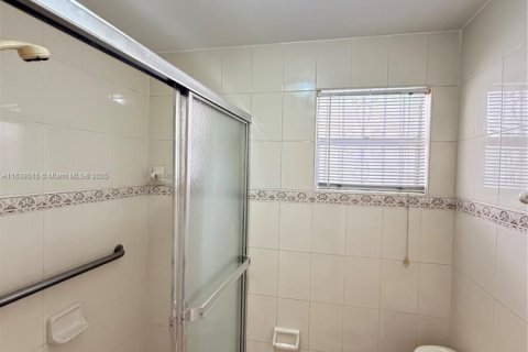 Condominio en venta en Hialeah, Florida, 1 dormitorio, 67.35 m2 № 2014166 - foto 7